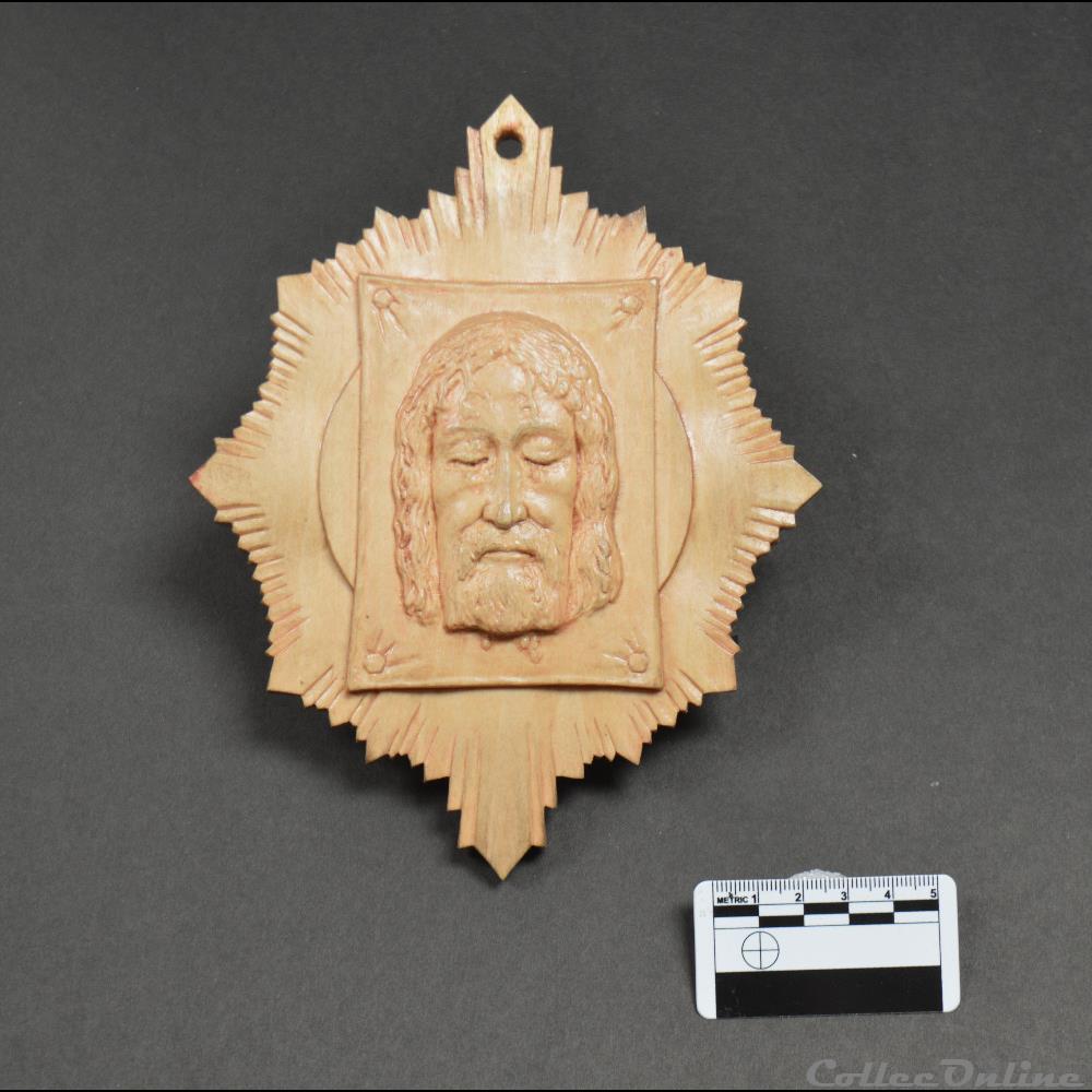 patrimoine religieux objet culte 8 sculpture en bois de la sainte face avec hostie