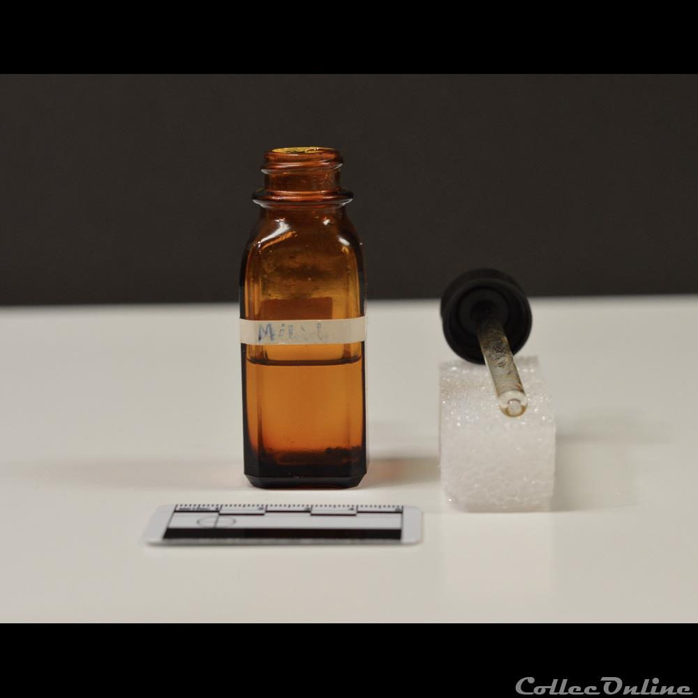 patrimoine religieux objet culte 62 bouteille compte goutte de melisol avec son contenu
