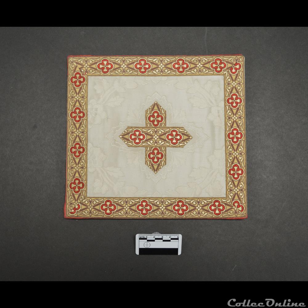 33 - Bourse liturgique (pour la pale) 2 patrimoine religieux objet de culte 33 bourse liturgique pour la pale