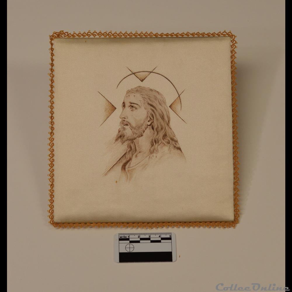 patrimoine religieux objet de culte 27 pale en soie jesus portant la croix