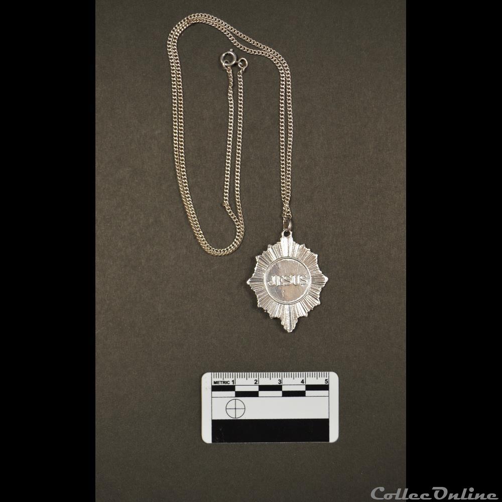 14 - Médaillon symbolique des Oblates (après le concile Vatican 2) patrimoine religieux objet culte 14 medaillon symbolique des oblates apres le concile vatican 2