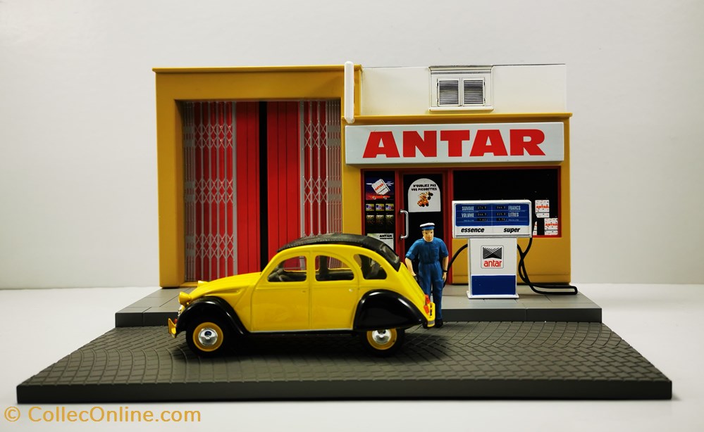 Le pompiste faisant le"plein d'essence" d'une 2 CV en 1970 modeles reduits voitures le pompiste faisant le plein essence une 2 cv en 1970