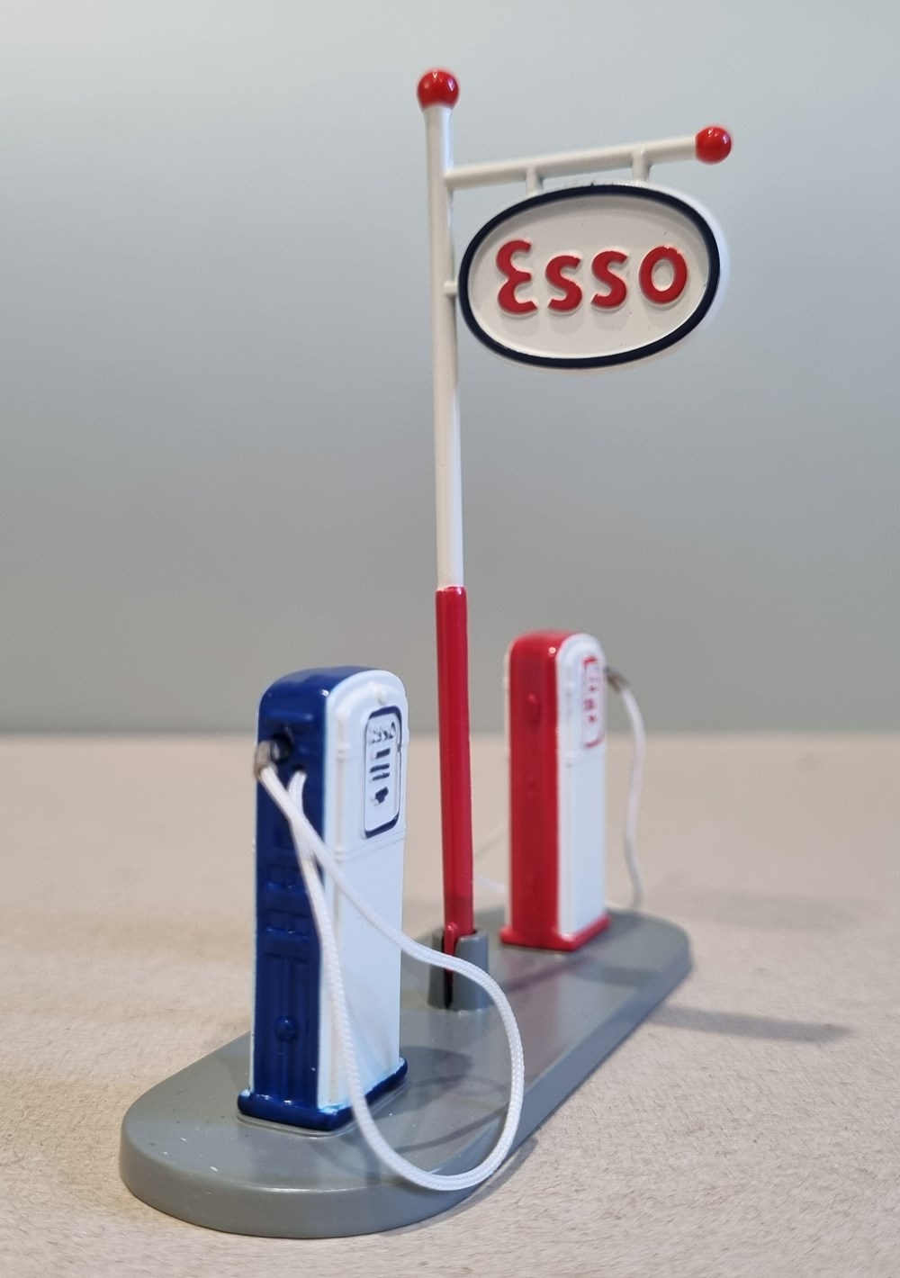 Poste de ravitaillement ESSO modeles reduits accessoires poste de ravitaillement esso