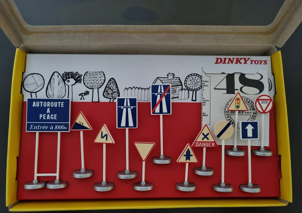 modeles reduits accessoires 12 panneaux de signalisation routiere route