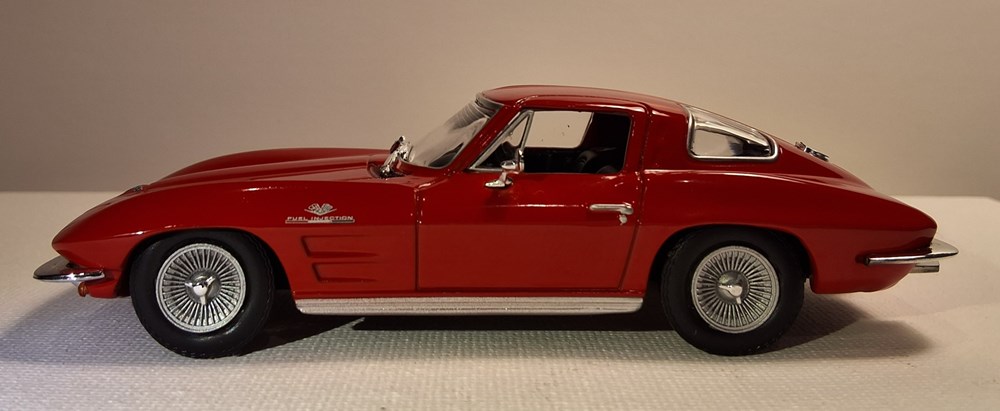 CHEVROLET CORVETTE C2 STING RAY COUPÉ 1963 modeles reduits chevrolet corvette c2 sting ray coupe 1963