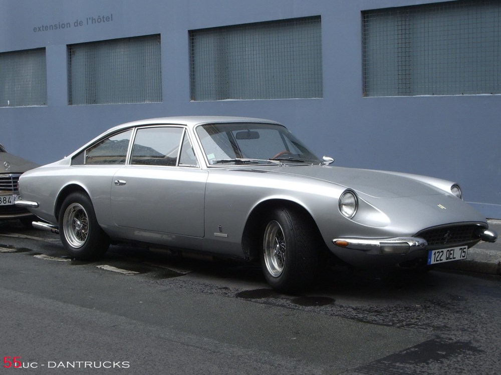 365 GT4 2+2 modele reduit voiture ferrari 365 gt4 2 2