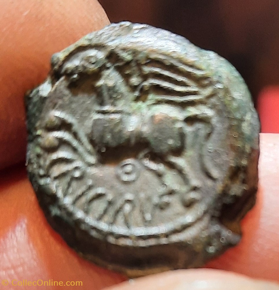 Suessions PB A/Tete casquee a g R/Cheval aile a g ,annelet pointe -50-40 D16.7 P3.60g LT7951var monnaies antiquite av jc ap celtes suessions pb a tete casquee a g r cheval aile a g annelet pointe 50 40 d16 7 p3 60g lt7951var
