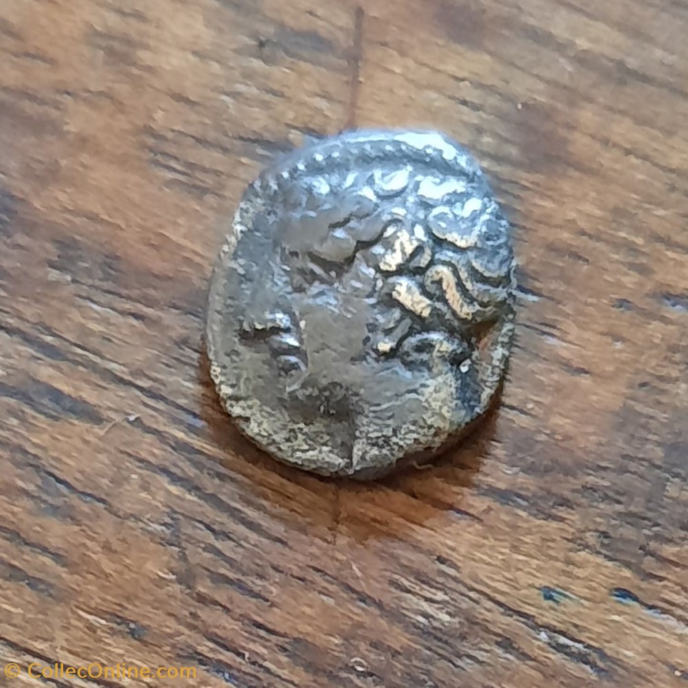 Marseille Obole MA. A/Tete Apollon a g R/Roue -100-50 D 9.5 P0.60g Feugere OBM 10b monnaie antique av jc gauloise marseille obole ma a tete apollon a g r roue 100 50 d 9 5 p0 60g feugere obm 10b