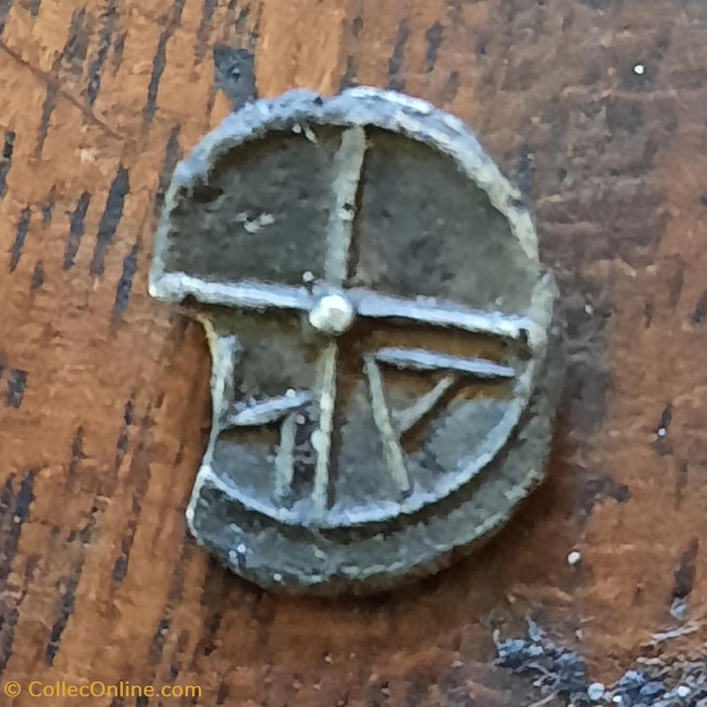 Marseille Obole MA A/Tete Apollon a d R/Roue -410-300 D10.3 P 0.69g Feugere OBM 7a monnaie antique av jc gauloise marseille obole ma a tete apollon a d r roue 410 300 d10 3 p 0 69g feugere obm 7a