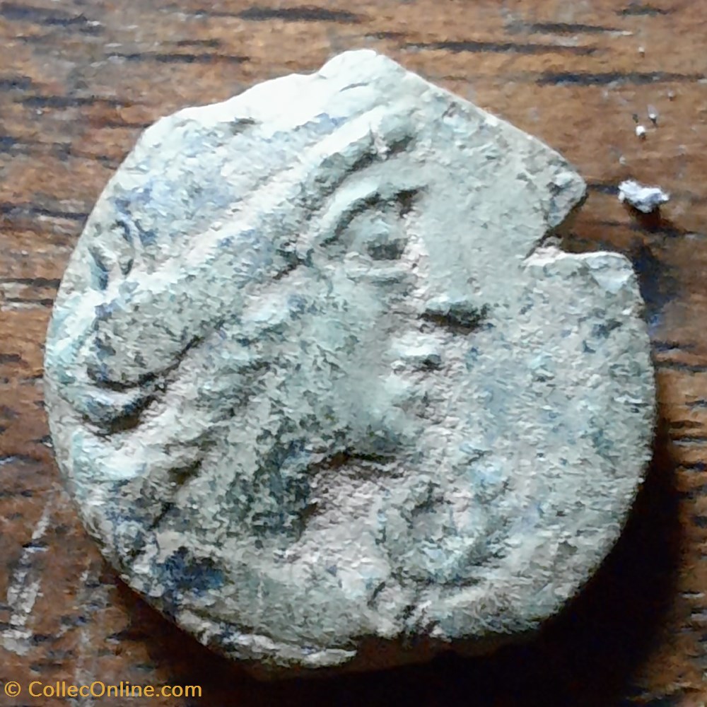 Nimes PB A/Tete feminine a d R/Personnage debout a g -60-40 D14.7 P 2.07g Feugere VLC 2677 monnaie antique av jc ap gauloise nimes pb a tete feminine a d r personnage debout a g 60 40 d14 7 p 2 07g feugere vlc 2677