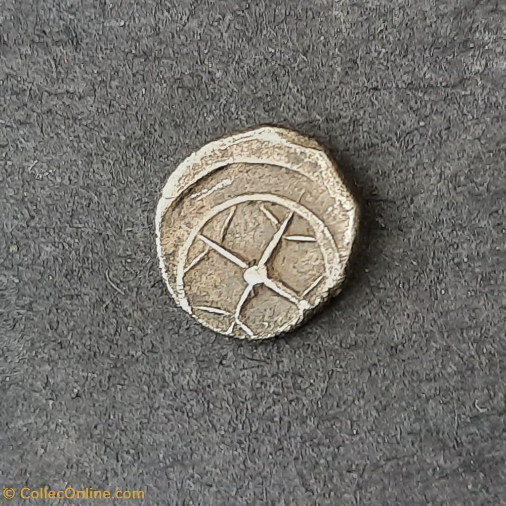 monnaie antique av jc ap gauloise marseille obole a tete casquee a d r roue pattee 440 410 d9 5 p0 84 feugere obm 2 c