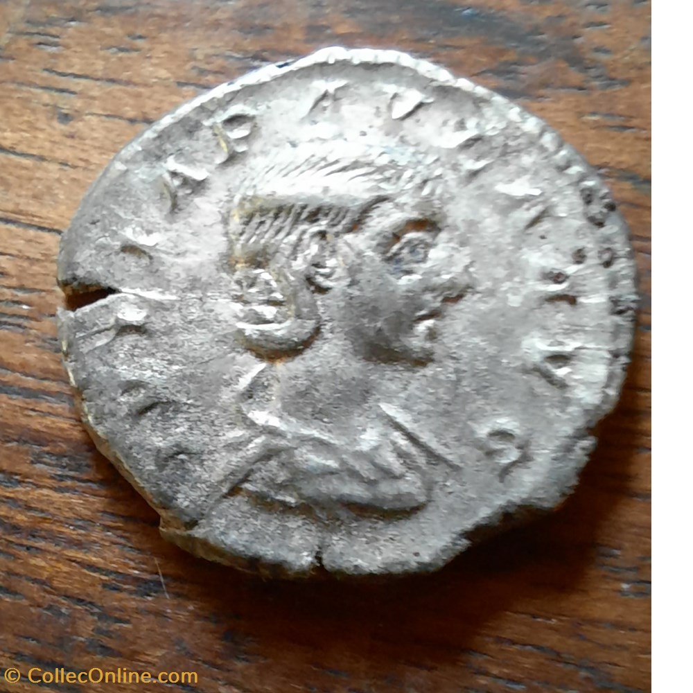 Julia Paula A/Buste drape a d R/La Concorde assise a g D18.9 P3.96g RCV 7655 C 6 RIC 211 monnaie antique av jc romaine republicaine imperiale julia paula a buste drape a d r la concorde assise a g d18 9 p3 96g rcv 7655 c 6 ric 211
