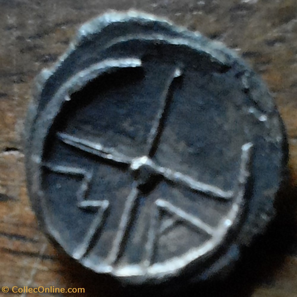 Marseille A/Tete Apollon a g R/Roue MA -350-150 D10.1 P0.57 Feugere OBM8 monnaie antique av jc gauloise marseille a tete apollon a g r roue ma 350 150 d10 1 p0 57 feugere obm8