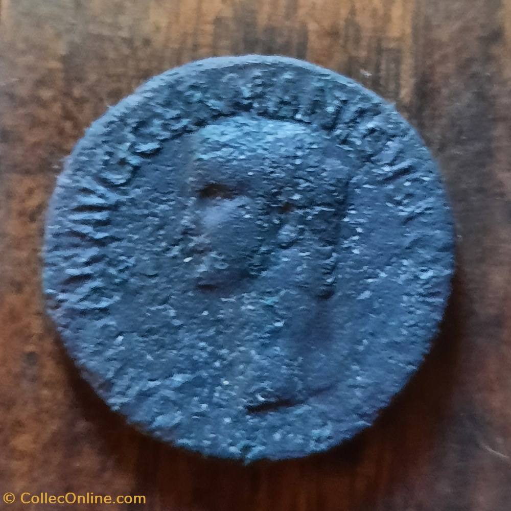 Caligula A/Tete lauree a g R/Legende en 4 lignes dans couronne D 34.3 P24.51 RCV 1801 RIC 53 monnaie antique av jc ap romaine republicaine imperiale caligula a tete lauree a g r legende en 4 lignes dans couronne d 34 3 p24 51 rcv 1801 ric 53