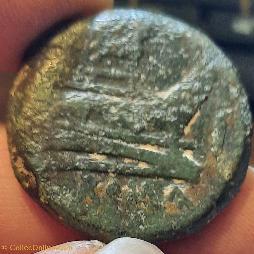 Republique RomaineA/ Tetes de Janus R/ Proue de navire ,ane D33.3 P36.52g RCV689 RRC195:1 CRR298 monnaies antiquite jc ap romaines republicaines imperiales republique romainea tetes de janus r proue de navire ane d33 3 p36 52g rcv689 rrc195 1 crr298