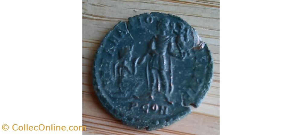 Gratien A/Buste diademe a d R/ Gratien a g relevant femme +378+383 D24.3 P 4.86g RCV20005 C30 monnaie antiquite av jc ap romaine republicaine imperiale gratien a buste diademe a d r gratien a g relevant femme 378 383 d24 3 p 4 86g rcv20005 c30