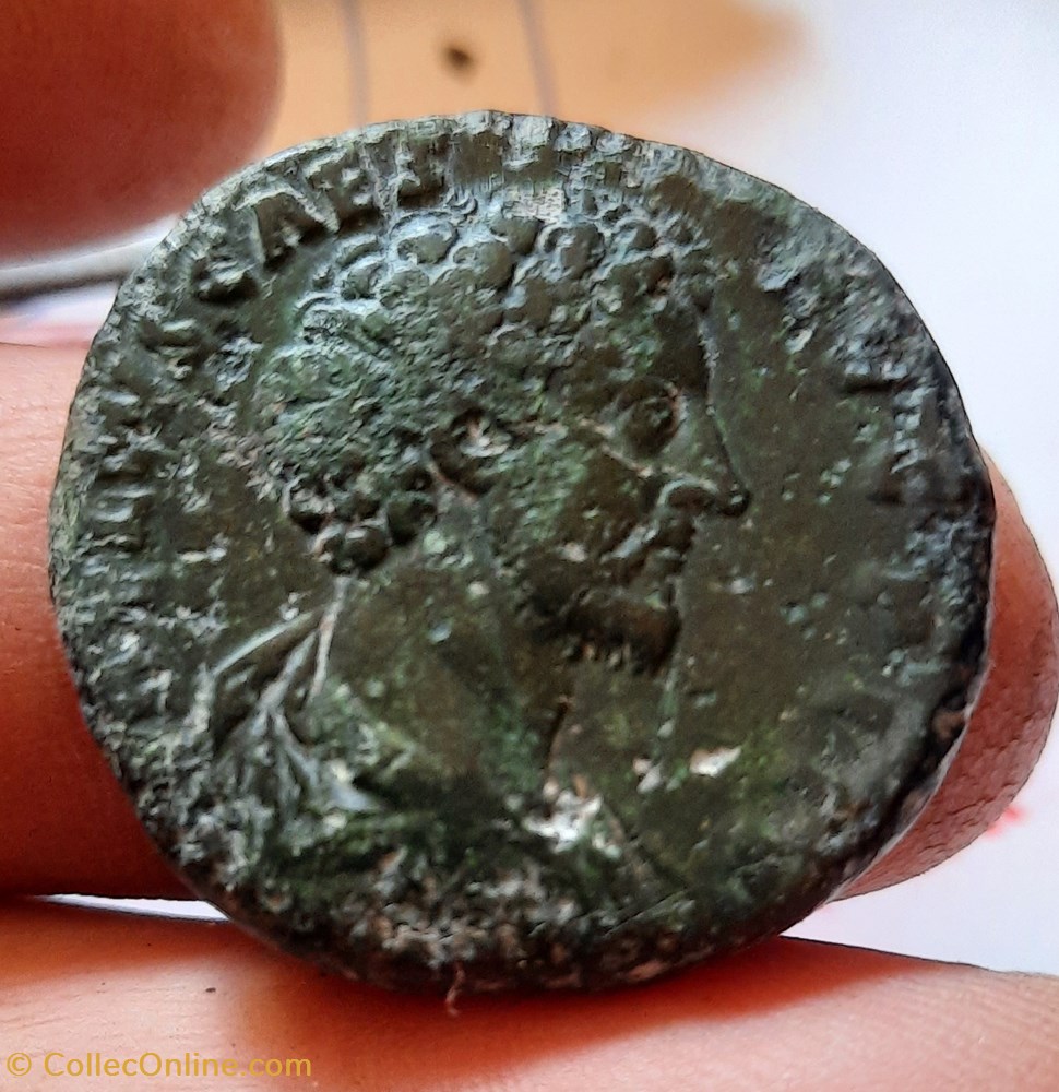 Marc Aurele A/Tete nue a d R / Virilite debout a g +158+159 D31.2 P21.63g C748var RIC1349 Bb var monnaies antiquite av jc ap romaines republicaines imperiales marc aurele a tete nue a d r virilite debout a g 158 159 d31 2 p21 63g c748var ric1349 bb var