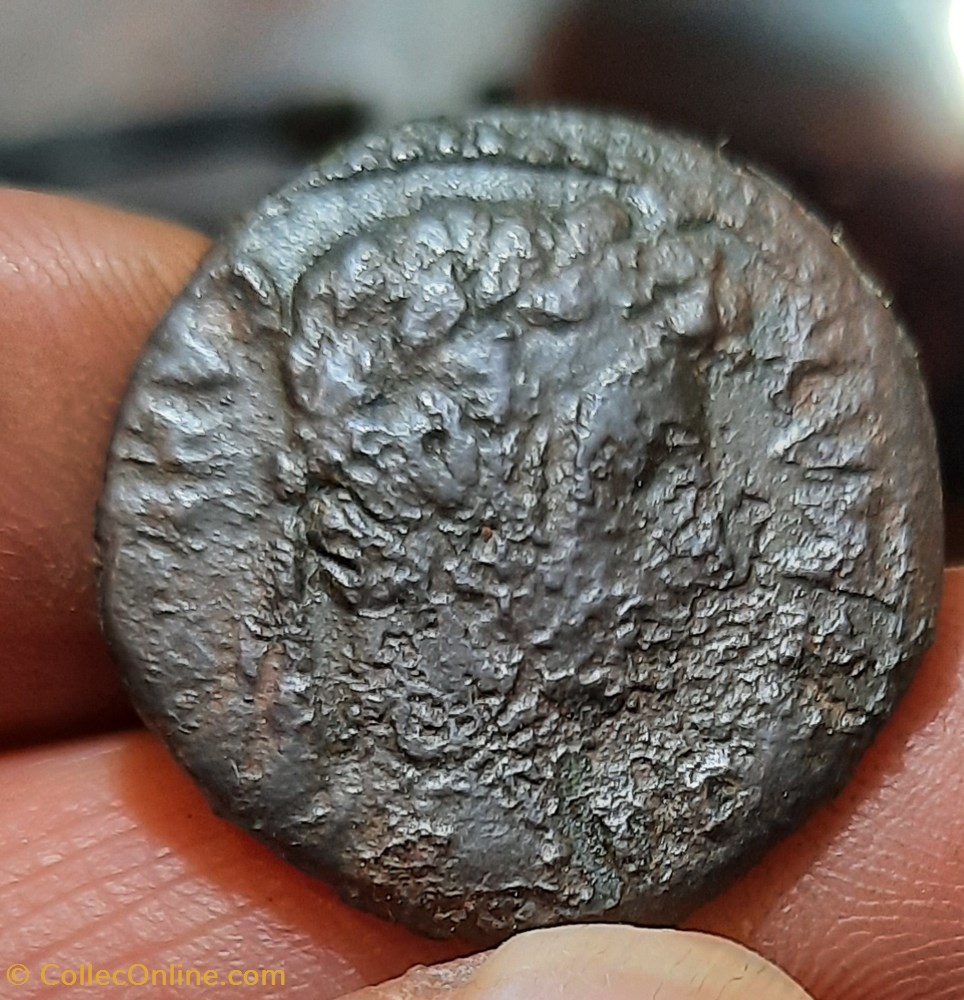 Auguste A/Tete lauree a d R/ Autel de Lyon -3+7 D25.5 P8.73g RCV 1690 C240 monnaies antiquite av jc ap romaines republicaines imperiales auguste a tete lauree a d r autel de lyon 3 7 d25 5 p8 73g rcv 1690 c240