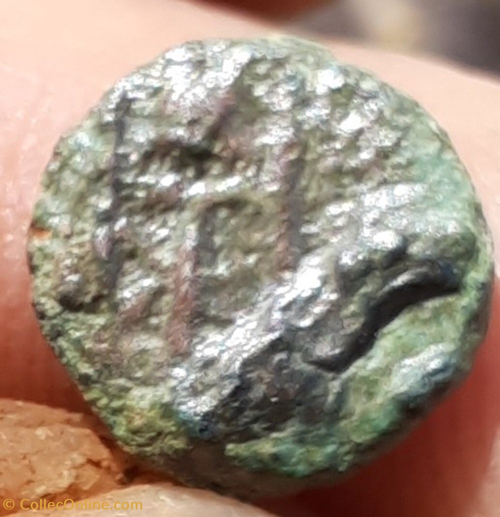 monnaies antiques celtes petit bronze de marseille au trepied etat moyen mais excessivement rare