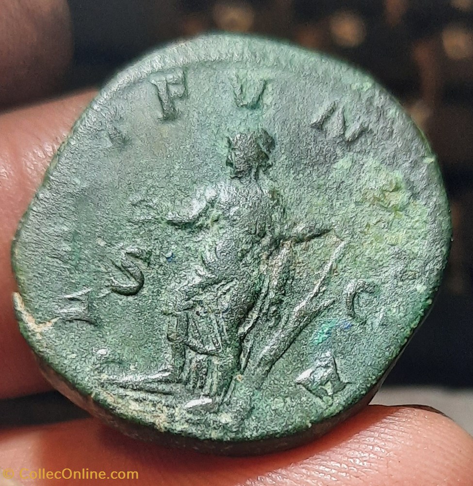 Philippe 1°dit l Arabe A/Tete lauree a d R /Joie debout a g D29.9 P21.47g C73 RIC175a RCV8997 monnaies antiquite av jc ap romaines republicaines imperiales philippe 1 dit l arabe a tete lauree a d r joie debout a g d29 9 p21 47g c73 ric175a rcv8997
