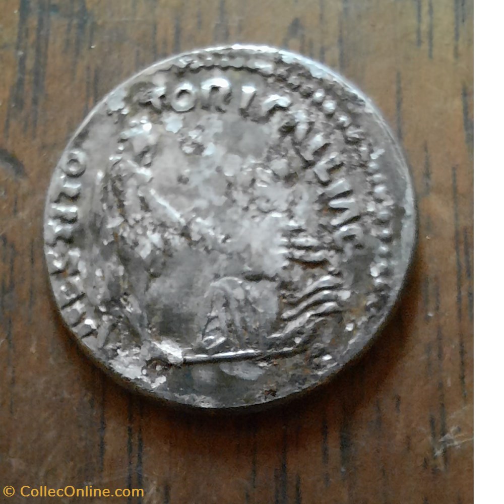 Hadrien A/Tete lauree a d R/Empereur relevant une femme +136 D21 P3.55 g RCV3534 C1247 RIC324 monnaie antique av jc ap romaine republicaine imperiale hadrien a tete lauree a d r empereur relevant une femme 136 d21 p3 55 g rcv3534 c1247 ric324