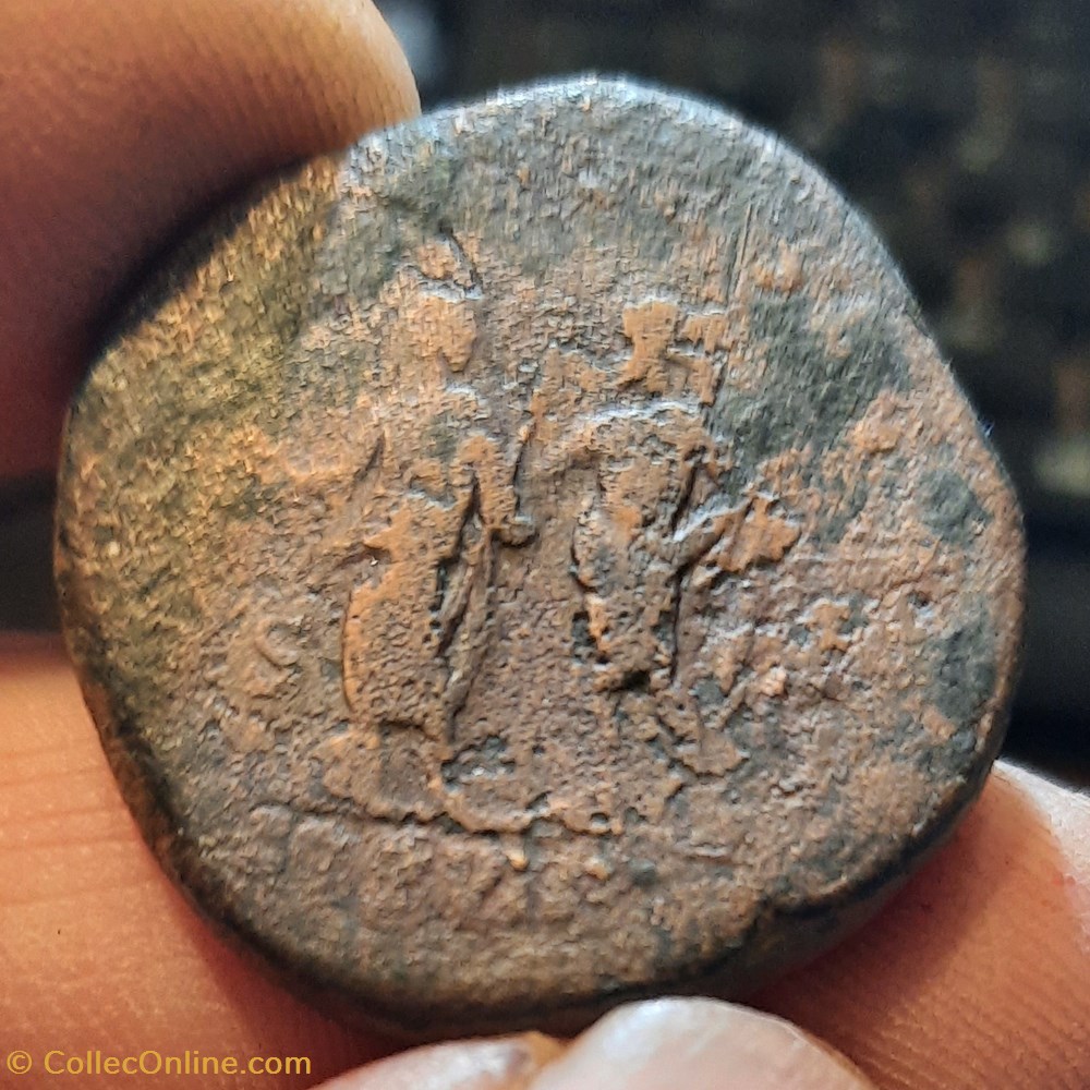 Commode A/Tete lauree a d R/ Empereur et Jupiter face a face D31 P26.38g RCV5756 C240 RIC596 monnaies antiquite av jc ap romaines republicaines imperiales commode a tete lauree a d r empereur et jupiter face a face d31 p26 38g rcv5756 c240 ric596