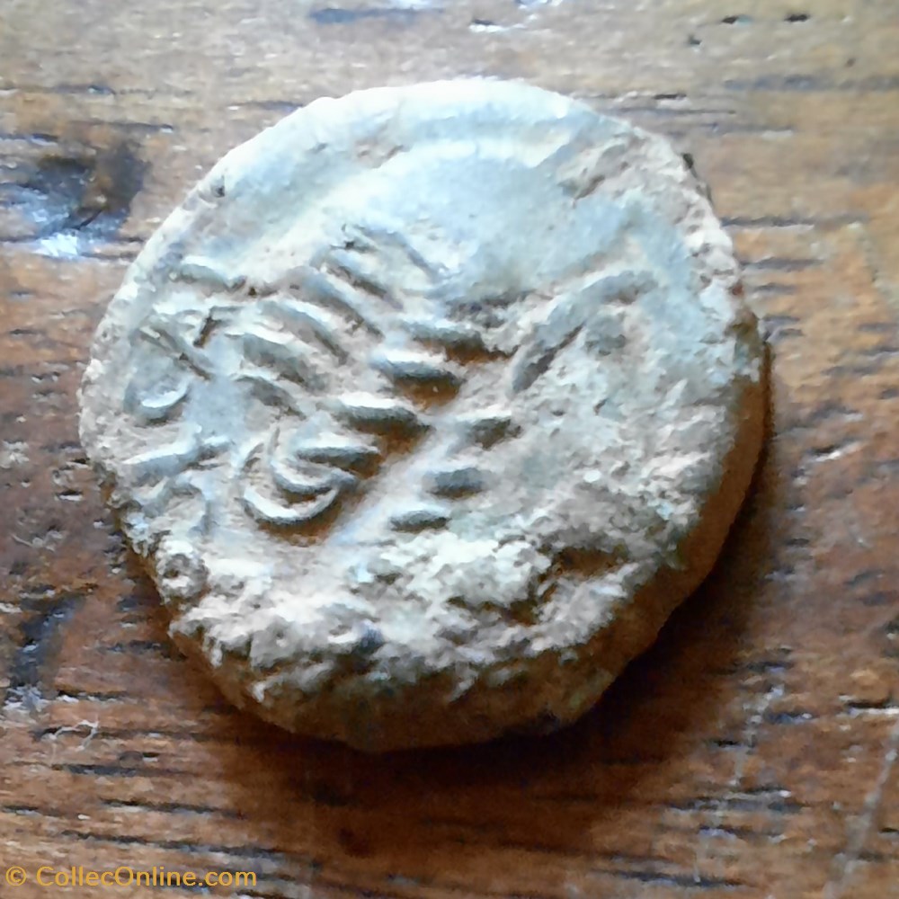 Nimes PB A/Tete feminine a d R/Personnage debout a g, palme -60-40 D14.1 P1.88g Feugere VLC2677 monnaie antique av jc ap gauloise nimes pb a tete feminine a d r personnage debout a g palme 60 40 d14 1 p1 88g feugere vlc2677