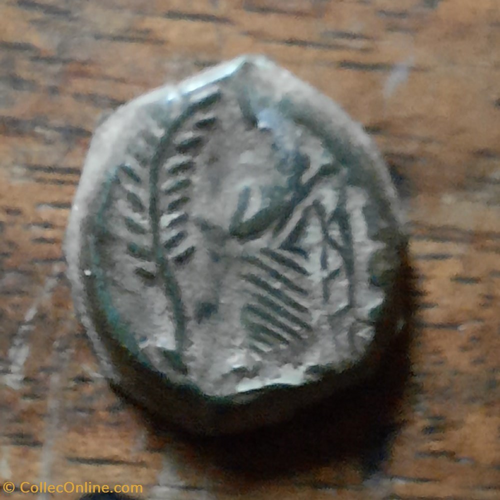 Nimes PB A/Tete feminine a d R/Personnage debout , palme -60-40 D14.7 P2.51g Feugere VLC 2677 monnaie antique av jc ap gauloise nimes pb a tete feminine a d r personnage debout palme 60 40 d14 7 p2 51g feugere vlc 2677