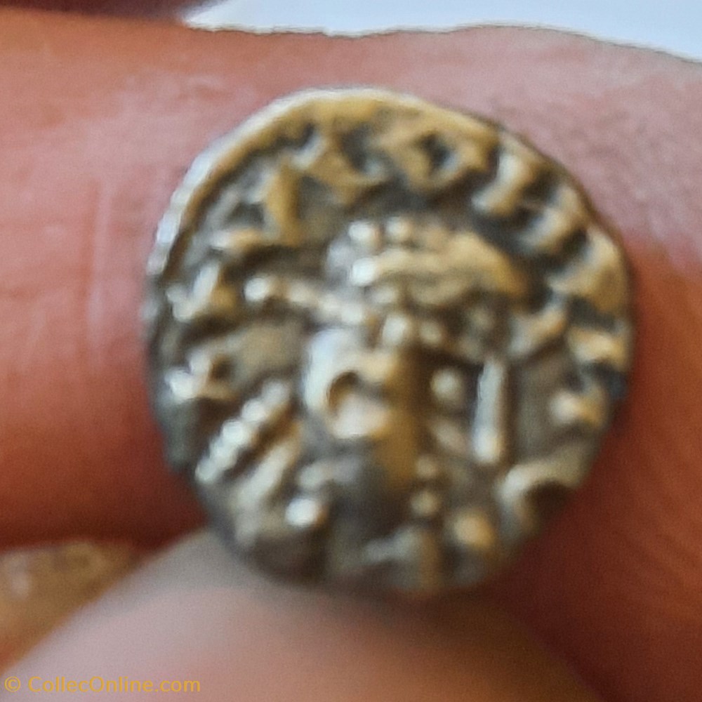 monnaies france merovingiennes sceat a la tete casquee a tete a d r 2 croix 4 annelets 710 760 d10 6 p0 66g sceattas f120 p71