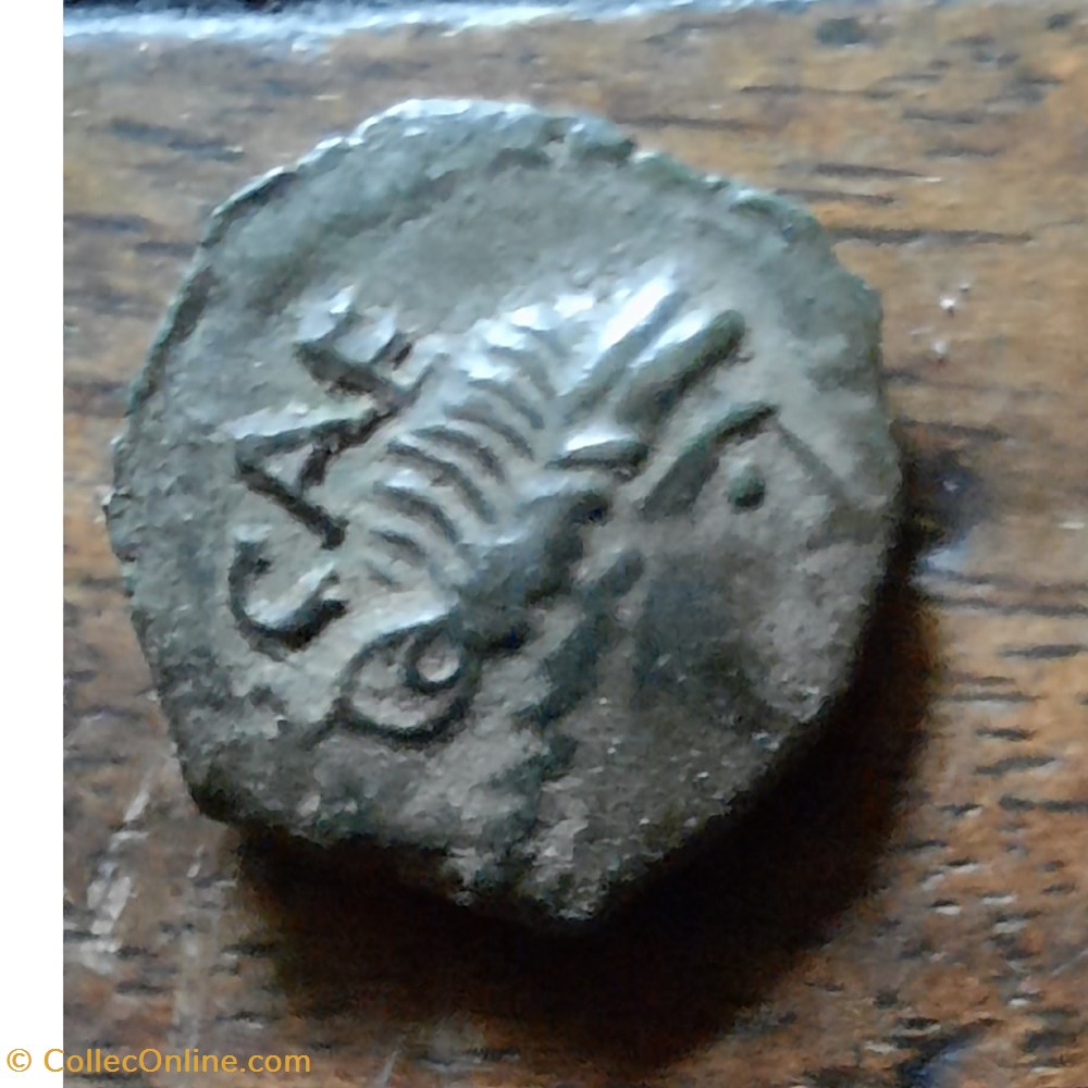 Nimes PB A/Tete feminine a d R/Personnage debout , palme -60-40 D14.7 P2.51g Feugere VLC 2677 monnaie antique av jc ap gauloise nimes pb a tete feminine a d r personnage debout palme 60 40 d14 7 p2 51g feugere vlc 2677