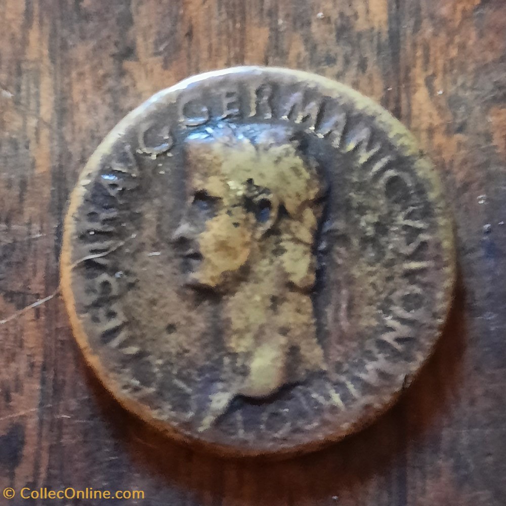 Caligula A/Tete lauree a g R/Caligula sur une estrade , 5 soldats D 34.3 P23.04 RIC 32 C1 monnaie antique av jc ap romaine republicaine imperiale caligula a tete lauree a g r caligula sur une estrade 5 soldats d 34 3 p23 04 ric 32 c1