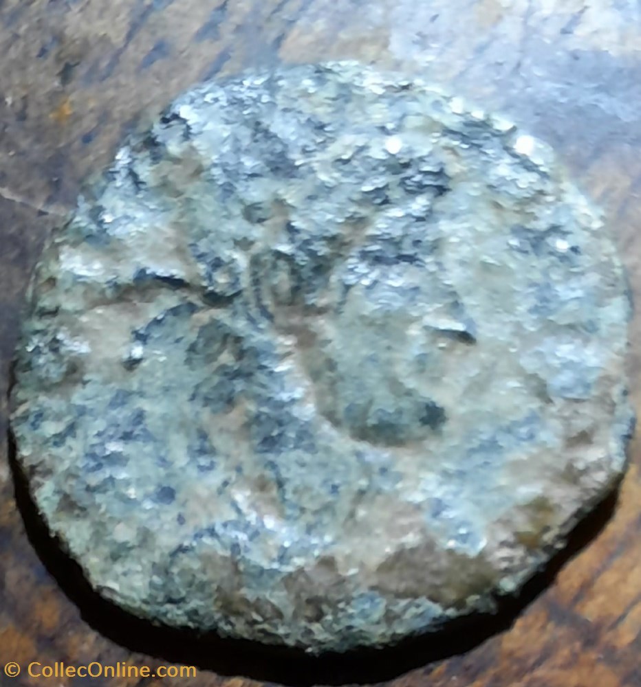Constans A/ Buste diademe a d R/Phenix sur pierres D16.8 P 1.57g RIC 90 OU 91 ? 3 monnaies antiquite av jc ap romaines republicaines imperiales constans a buste diademe a d r phenix sur pierres d16 8 p 1 57g ric 90 ou 91