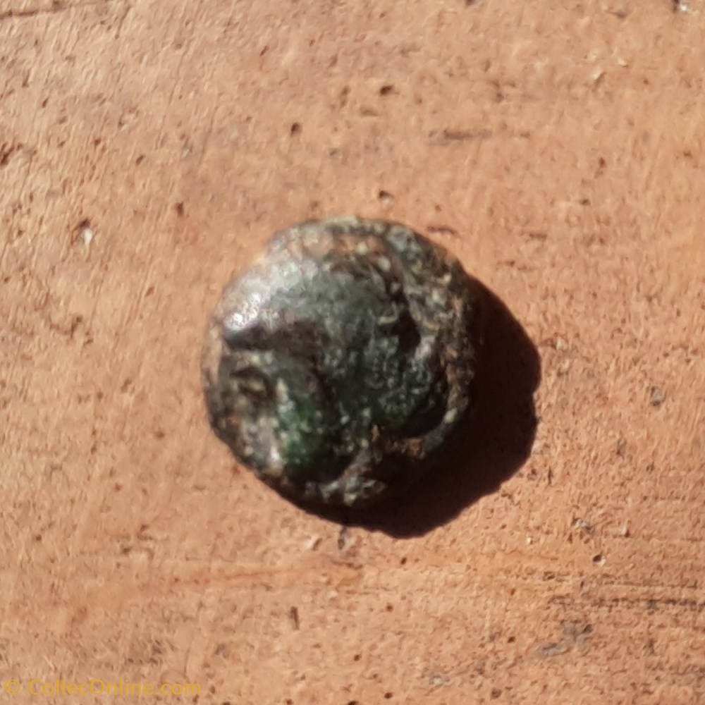 Marseille Obole A/Tete Apollon a g R/Carre creux swastika -475-460 D9 P0.74 Feugere OBB-3 monnaie antique av jc gauloise marseille obole a tete apollon a g r carre creux swastika 475 460 d9 p0 74 feugere obb 3