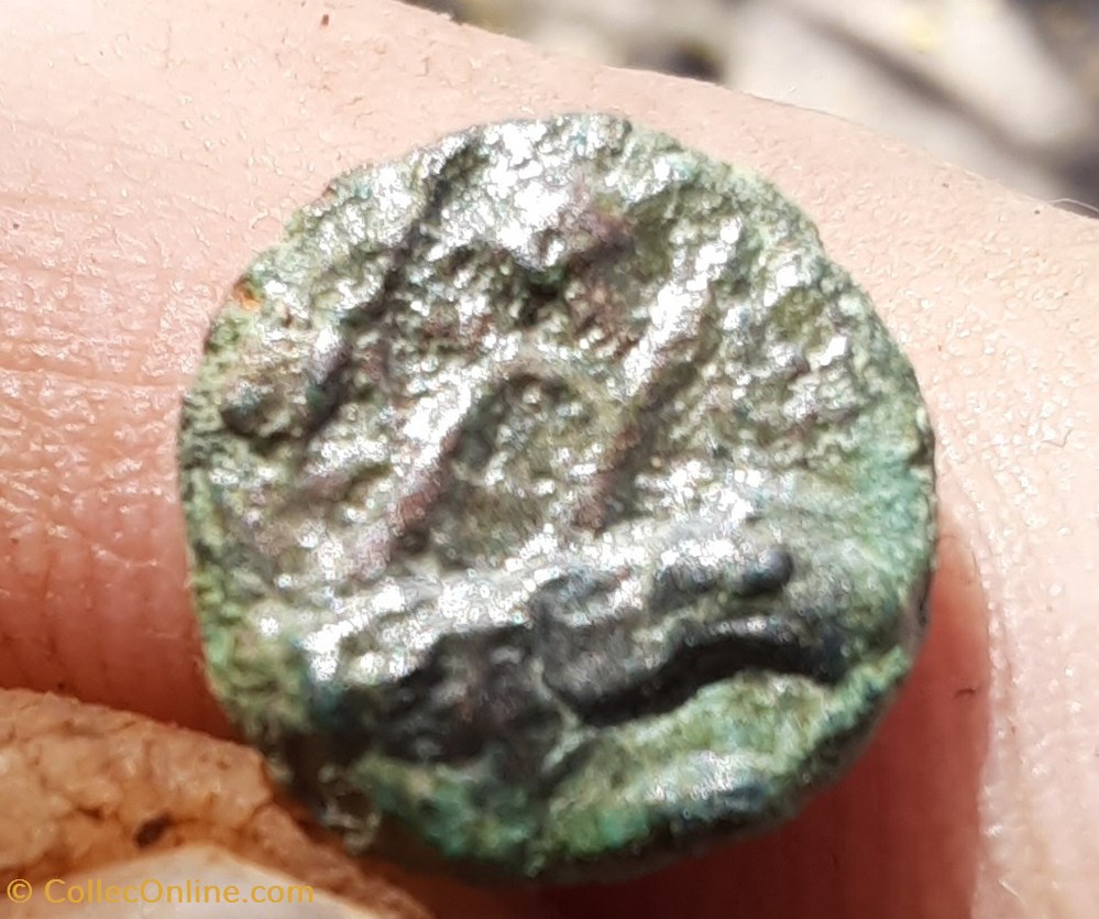 monnaies antiques celtes petit bronze de marseille au trepied etat moyen mais excessivement rare