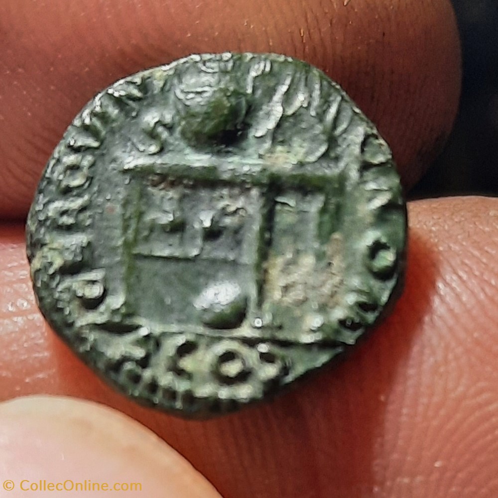 Neron A / Tete lauree a d R /Table de jeux D15.1 P2.60g C62 RIC247 RCV 1979 monnaies antiquite av jc ap romaines republicaines imperiales neron a tete lauree a d r table de jeux d15 1 p2 60g c62 ric247 rcv 1979
