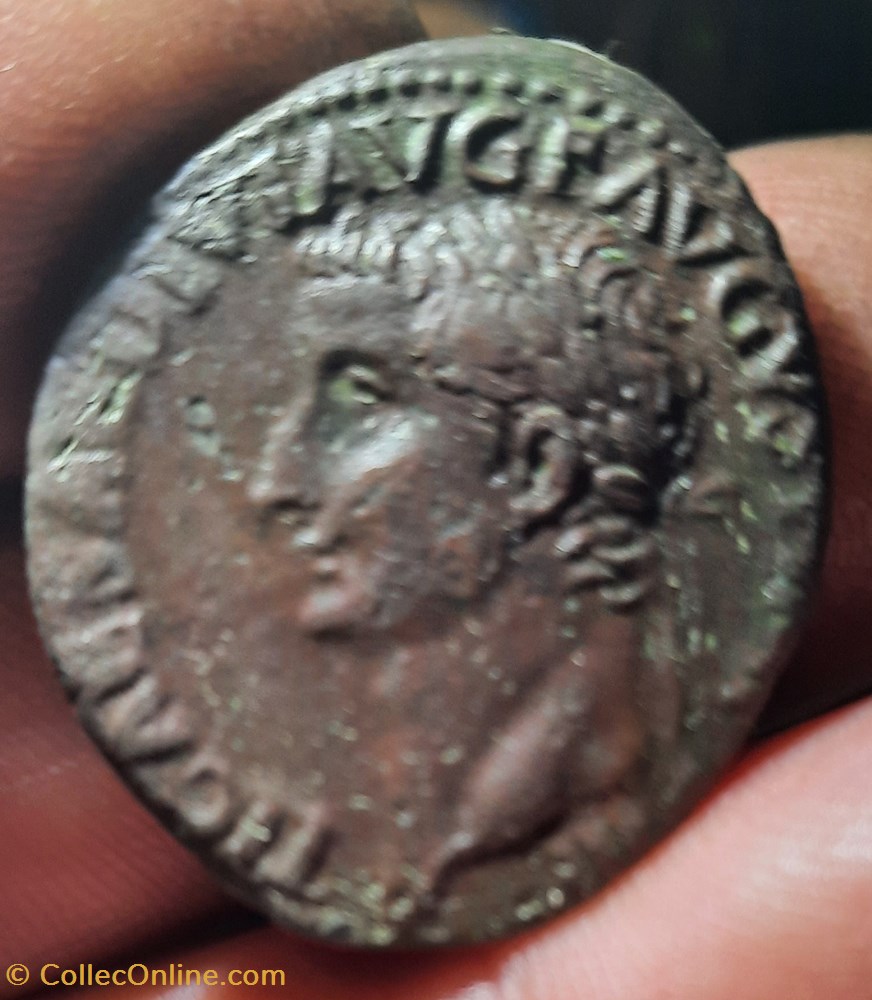 Tibere A/Tete nue a d R/Gouvernail sur globe D 27 P12.32g C14 RIC64 monnaies antiquite av jc ap romaines republicaines imperiales tibere a tete nue a d r gouvernail sur globe d 27 p12 32g c14 ric64