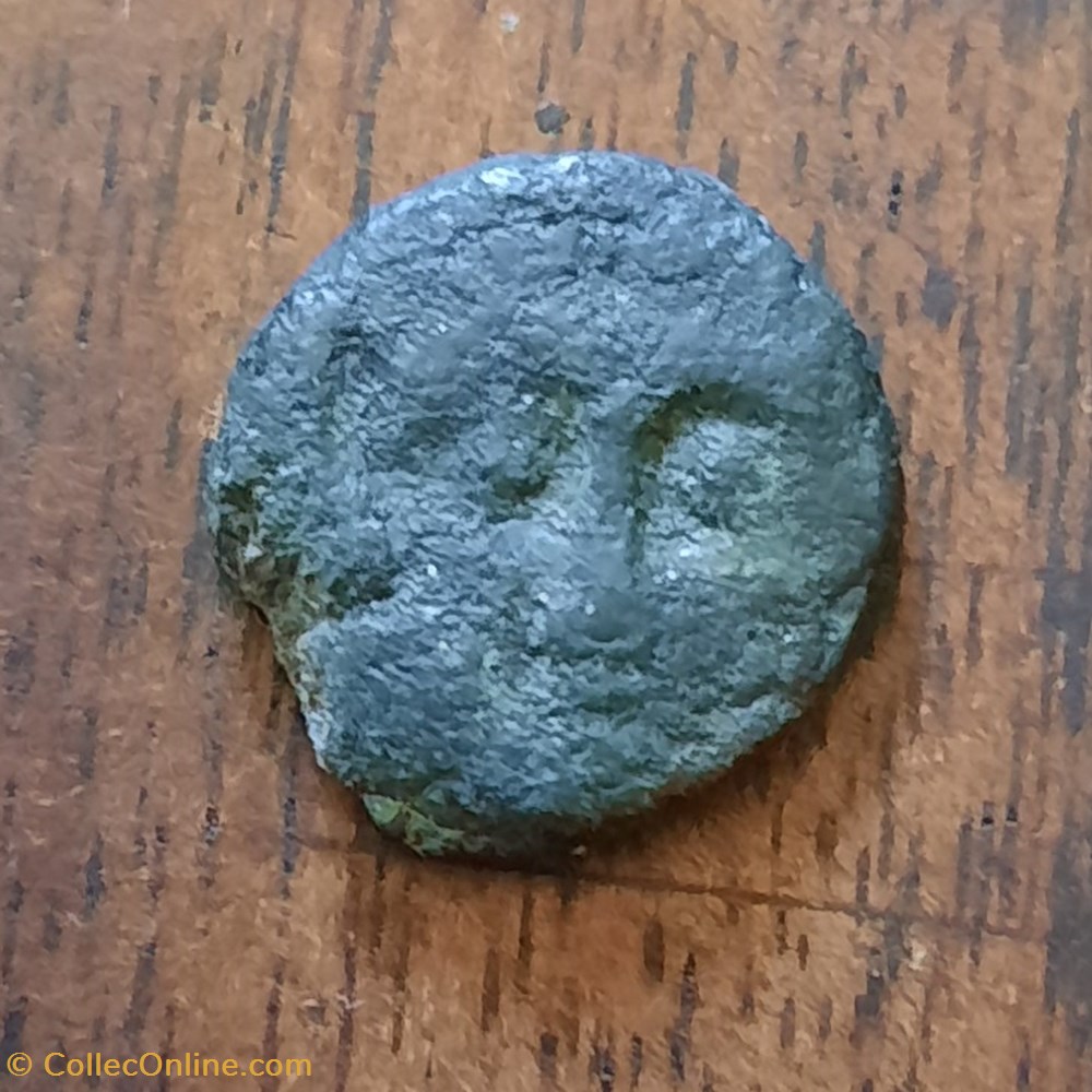 Gadir A/Visage de face R3 /2 Epis ou Poissons ? D12.9 P1.95g monnaies antiques celtes gadir a visage de face r3 2 epis ou poissons d12 9 p1 95g