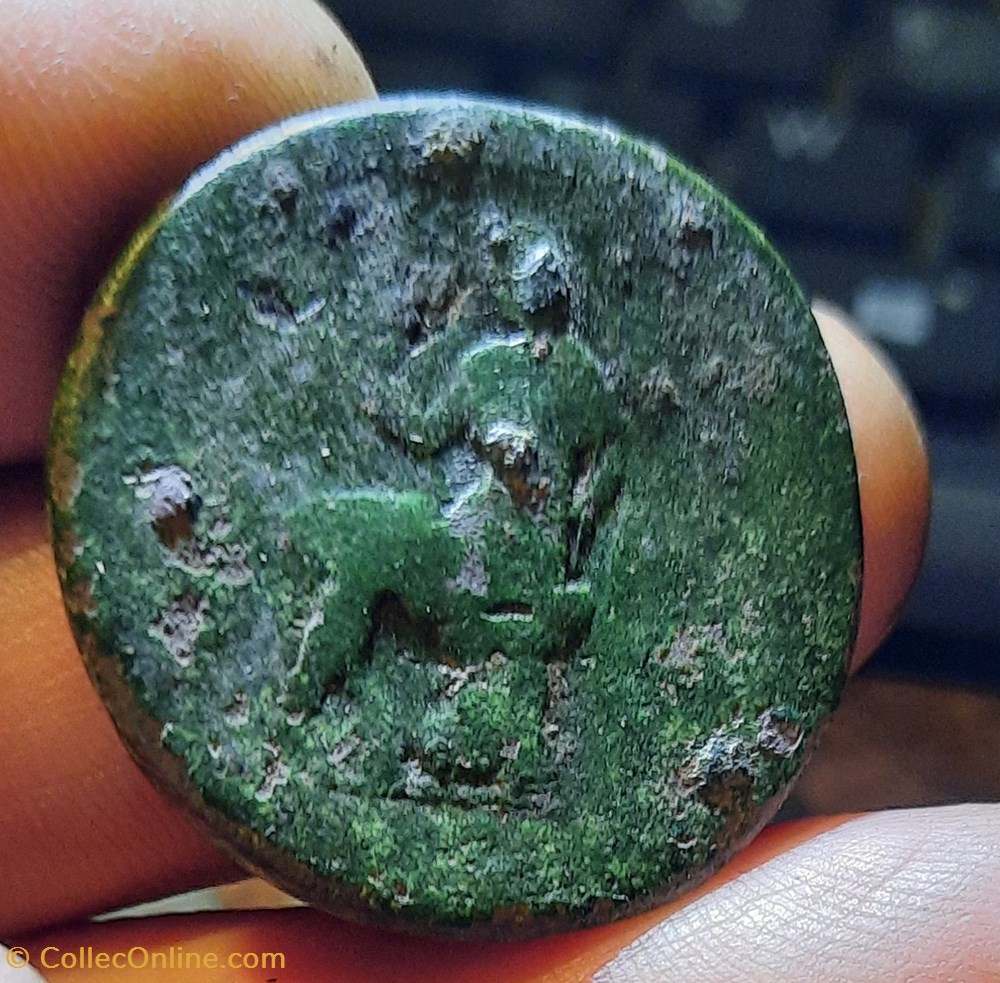 Hadrien ATete lauree a d R/ Rome assise a g D33 P24.84g RIC636c RCV3585 monnaies antiquite av jc ap romaines republicaines imperiales hadrien atete lauree a d r rome assise a g d33 p24 84g ric636c rcv3585