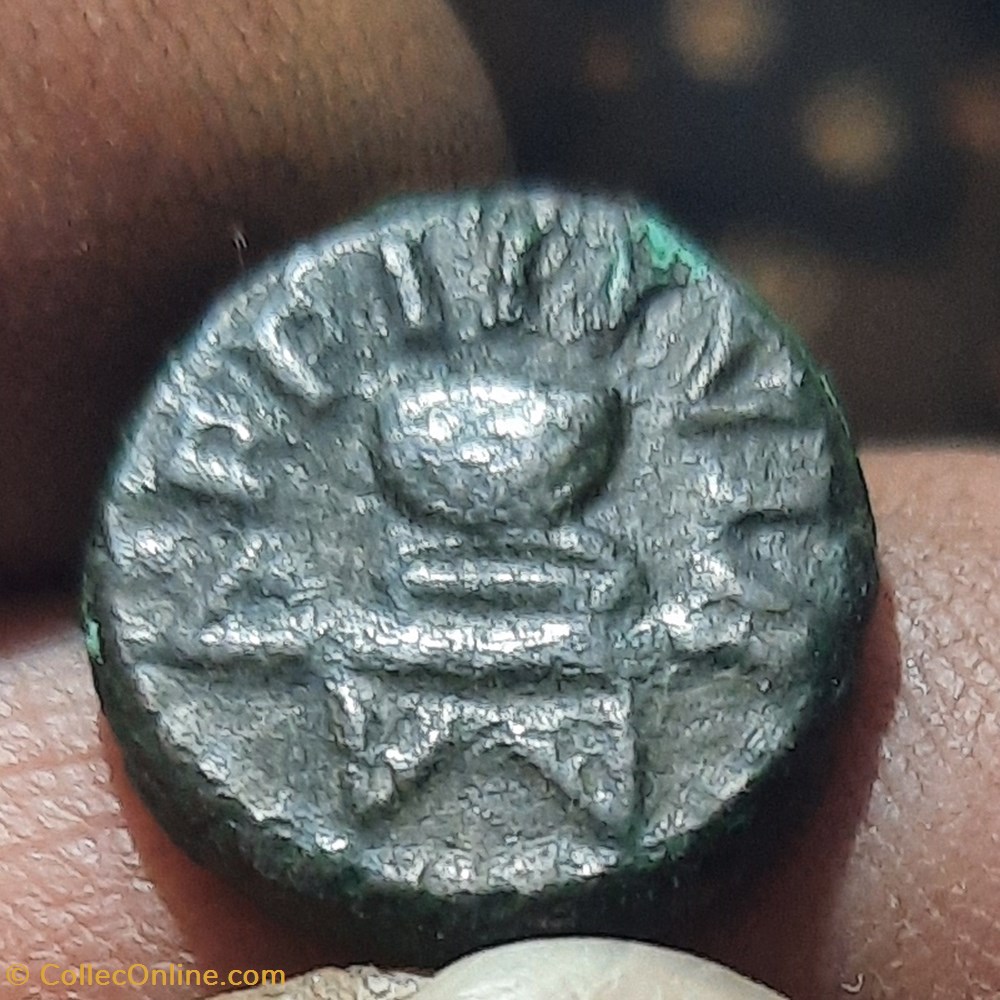 Auguste A/Legende SC au centre R /Enclume D14.5 P3.21g C376 RIC465 RCV17063 monnaies antiquite av jc ap romaines republicaines imperiales auguste a legende sc au centre r enclume d14 5 p3 21g c376 ric465 rcv17063