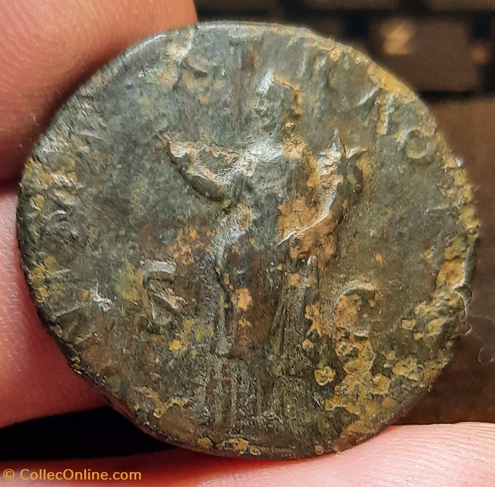 Hadrien A/Tete lauree a d R / Felicite debout a g D33.3 P18.92g RCV 3623 C1192 RIC 563b monnaies antiquite av jc ap romaines republicaines imperiales hadrien a tete lauree a d r felicite debout a g d33 3 p18 92g rcv 3623 c1192 ric 563b
