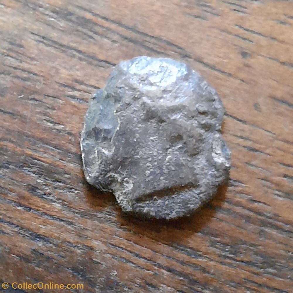 Marseille Imitation Salyens A/Tete a g R/Roue AM -1°Siecle D10 P 0.47g Feugere OBP28 monnaie antique av jc ap gauloise marseille imitation salyens a tete a g r roue am 1 siecle d10 p 0 47g feugere obp28