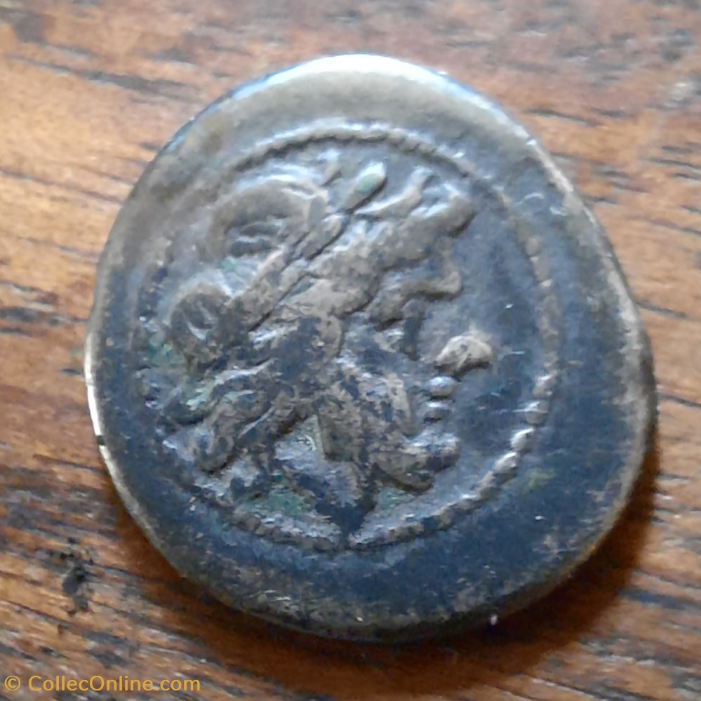 Anonymes Victoriat A/Tete lauree de Jupiter R/Victoire a d couronnant trophee D18.5 P2.89 RSC9 monnaie antique av jc ap romaine republicaine imperiale anonymes victoriat a tete lauree de jupiter r victoire a d couronnant trophee d18 5 p2 89 rsc9