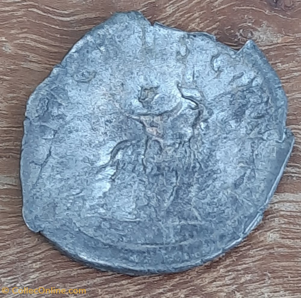 Valerien 2 A/Buste radie a d R/Jupiter assis sur chevre +257-258 D23.5 P3.29 g RIC3 C 26 monnaie antique av jc ap romaine republicaine imperiale valerien 2 a buste radie a d r jupiter assis sur chevre 257 258 d23 5 p3 29 g ric3 c 26