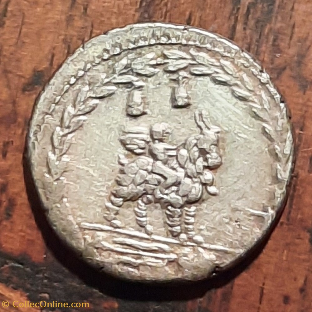 Fonteia A/Tete lauree de Vejovis a d R/Jupiter assis sur chevre -85 D19.1 P4.0g RCV271 monnaie antique av jc ap romaine republicaine imperiale fonteia a tete lauree de vejovis a d r jupiter assis sur chevre 85 d19 1 p4 0g rcv271