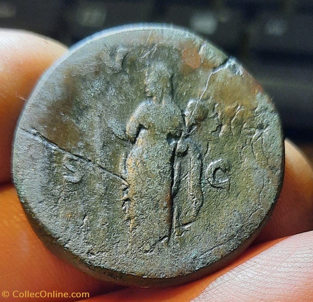 Faustine 1 A/Tete a d R/ Vesta debout a g D31.3P 27.10g C113 RIC1125 RCV 4618 monnaies antiques romaines imperiales republicaines faustine 1 a tete a d r vesta debout a g d31 3p 27 10g c113 ric1125 rcv 4618