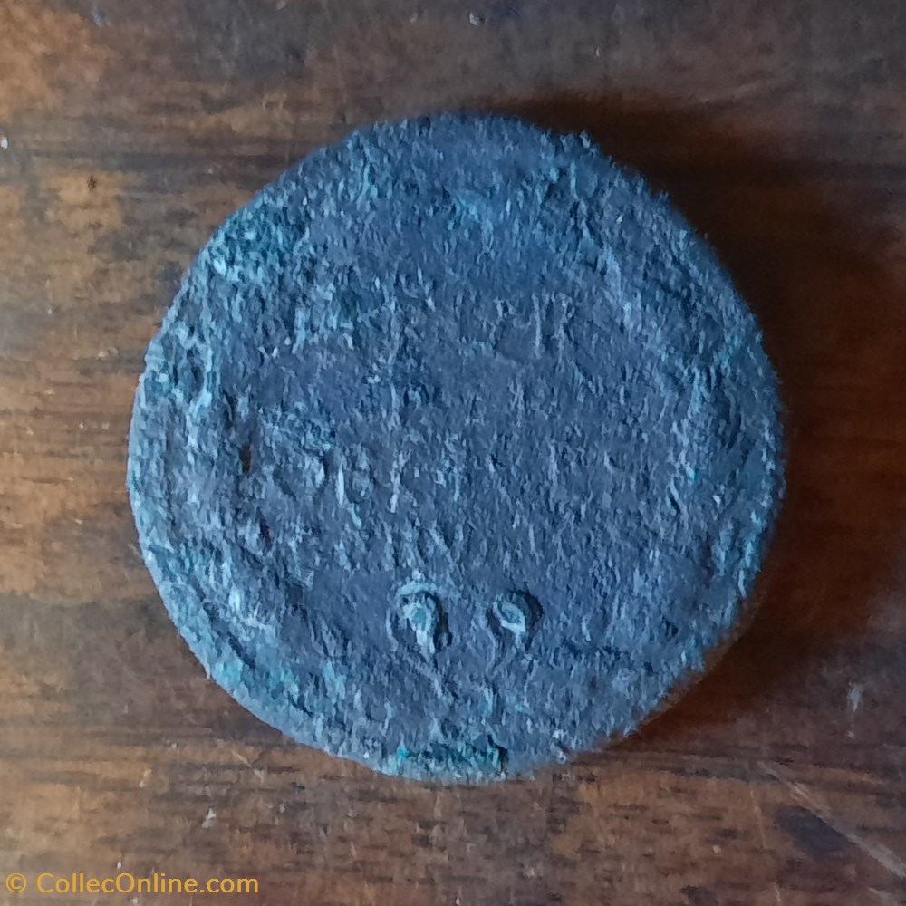 Caligula A/Tete lauree a g R/Legende en 4 lignes dans couronne D 34.3 P24.51 RCV 1801 RIC 53 monnaie antique av jc ap romaine republicaine imperiale caligula a tete lauree a g r legende en 4 lignes dans couronne d 34 3 p24 51 rcv 1801 ric 53