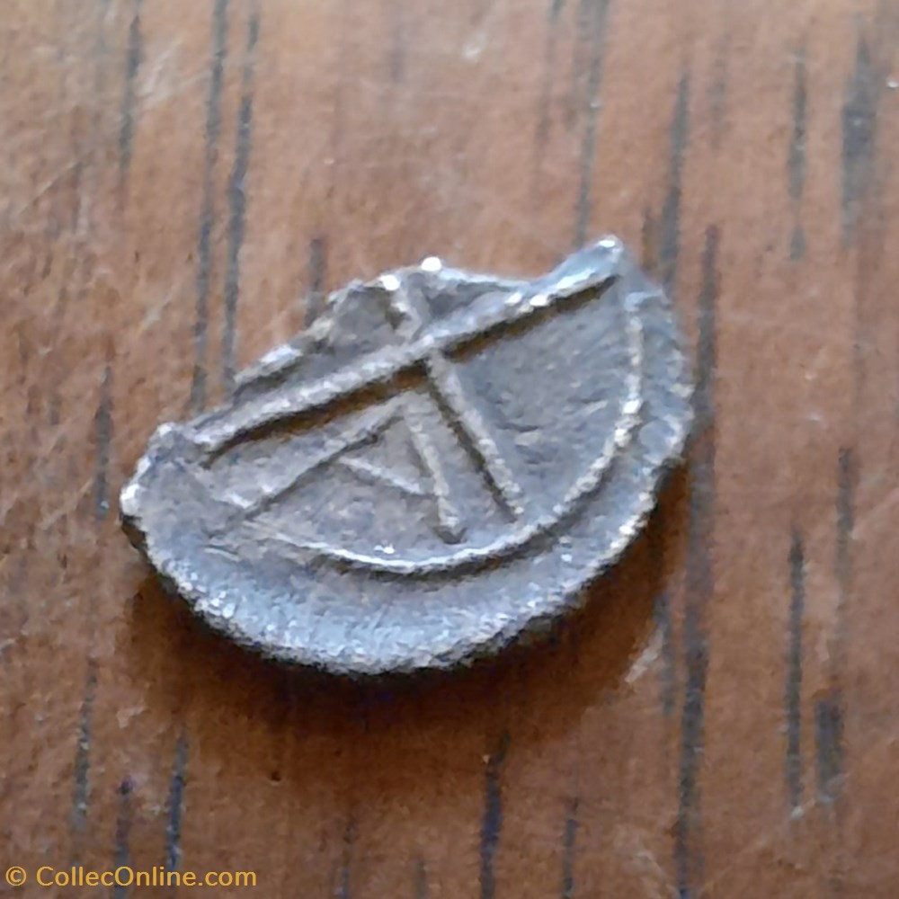Marseille Peri Massaliete A/Tete a g facture indigene R/Roue MA -75-25 D10.4 P0.28 Feugere OBP2-1 monnaie antique av jc ap gauloise marseille peri massaliete a tete a g facture indigene r roue ma 75 25 d10 4 p0 28 feugere obp2 1