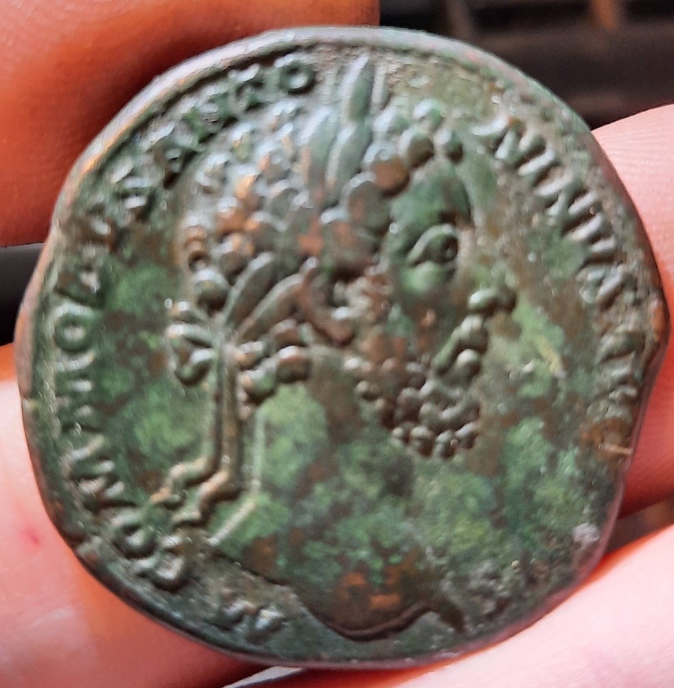 Commode A/Tete lauree a d R/Jupiter assis a g +183 ou? D32.2 P 28.15 MIR 18.557 RCV 5812 monnaies antiquite av jc ap romaines republicaines imperiales commode a tete lauree a d r jupiter assis a g 183 ou d32 2 p 28 15 mir 18 557 rcv 5812