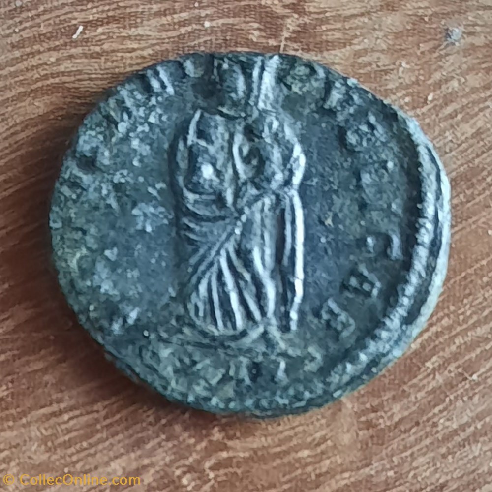 Fausta A/Buste a d R / Fausta debout a g D 19.2 P 3.18g C6 RIC 279 Ferrando 749 monnaie antique av jc ap romaine republicaine imperiale fausta a buste a d r fausta debout a g d 19 2 p 3 18g c6 ric 279 ferrando 749