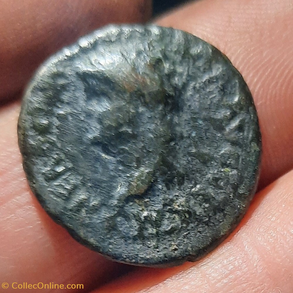Neron A/Tete nue a g R/Table de jeux D21 P5.32g RIC 428 monnaies antiquite av jc ap romaines republicaines imperiales neron a tete nue a g r table de jeux d21 p5 32g ric 428